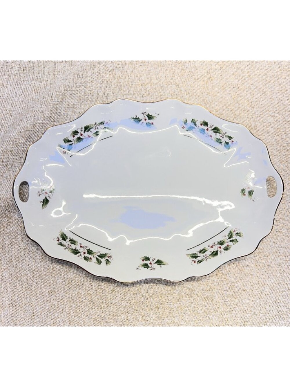Royal Limited Holly Holiday 14in Oval Platter Christmas Vintage Caldor Scalloped